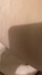 Você gosta que eu chupe seu assim olhando nos olhos ?