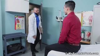 Kinky doctor Rikk York fucks Amone Bane feet while he jerks