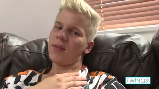 Hot Twink Matthew Stretches His Asshole While Masturbating!