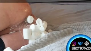 Huge anal insertion whit 24 marshmallows and creamy anal prolapse.