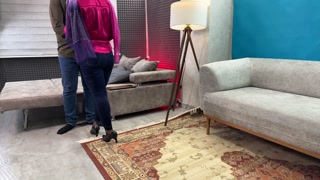 این خونه ارزشش زیاده زن املاکی برای اینکه خونه رو بگیرم باهام سکس میکنه