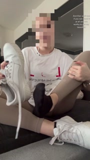 One look at my feet. That’s all it takes... (V477)