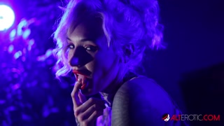 Kitty Quinn smokes her night away in Smoked Out Blondie